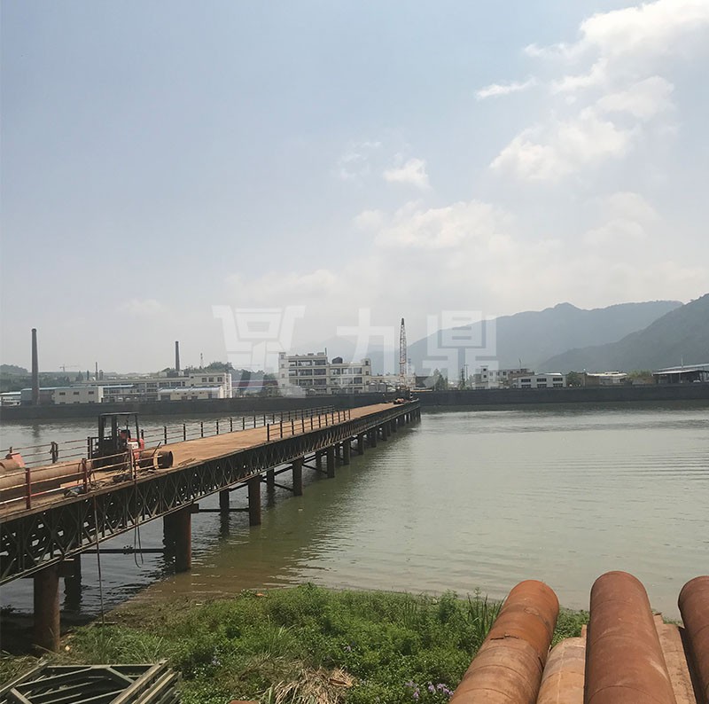 鋼(gang)棧(zhan)橋(qiao)橫(heng)桿(gan)的距離控(kong)製(zhi)不(bu)衕